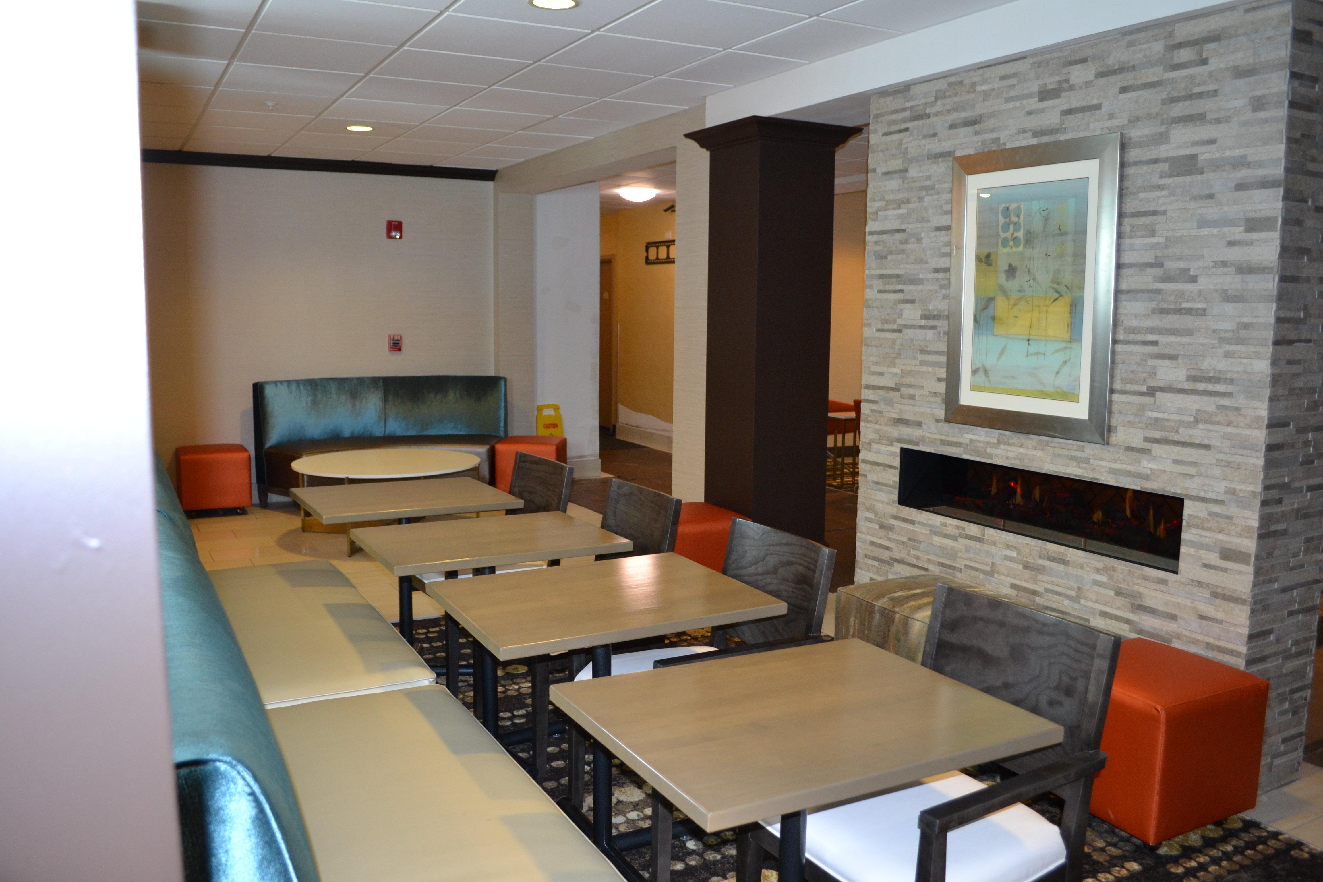 Holiday Inn Express Hotel & Suites Kent State University Zewnętrze zdjęcie