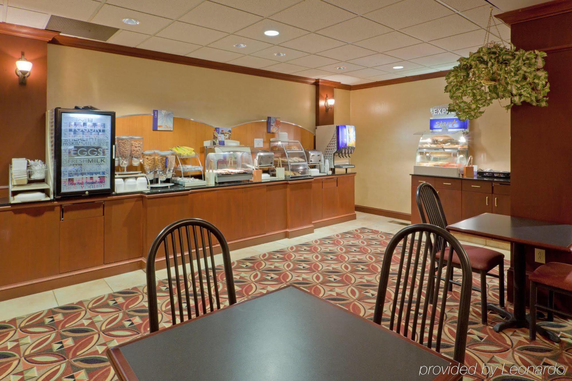 Holiday Inn Express Hotel & Suites Kent State University Restauracja zdjęcie